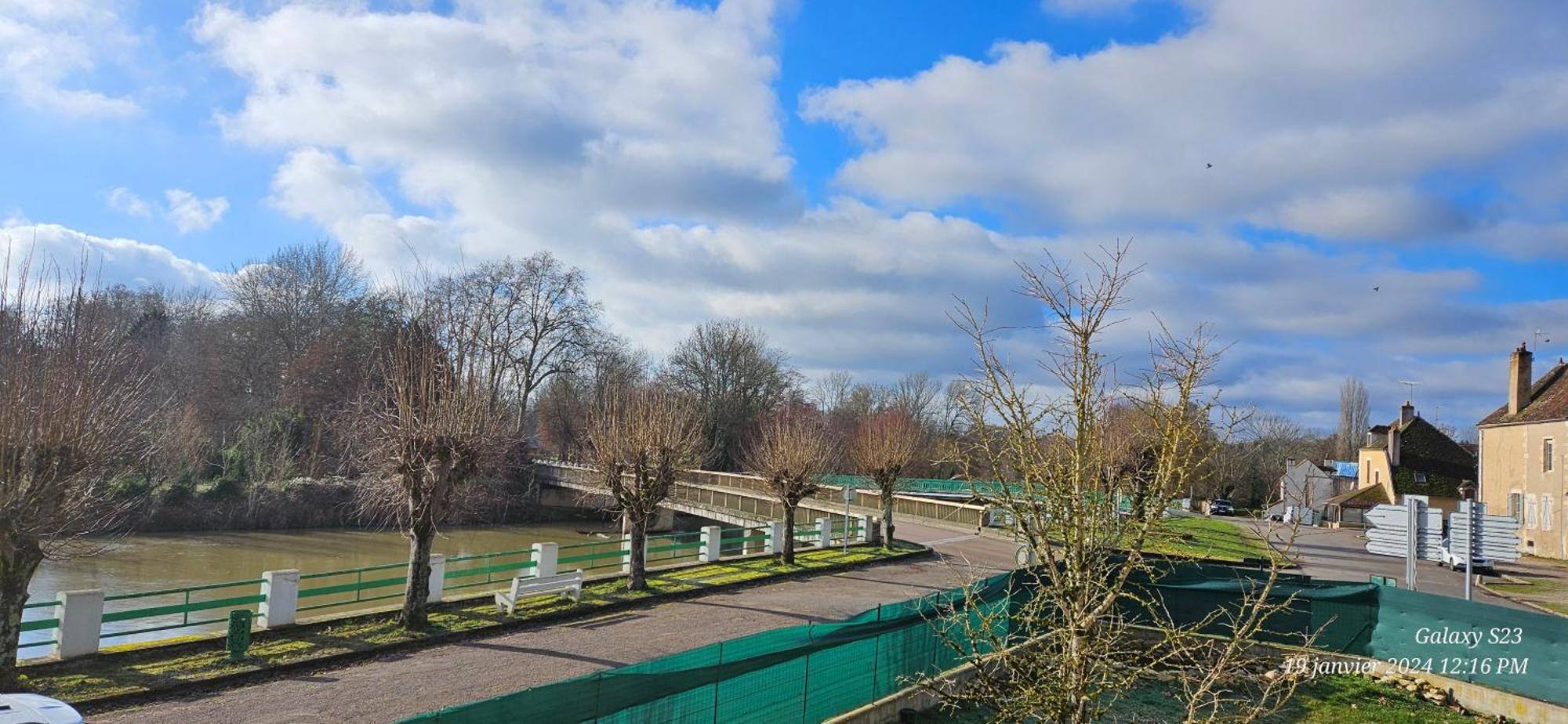 Pavillon Avec Jardin Clos Au Bord De L'Yonne Coulanges-sur-Yonne Εξωτερικό φωτογραφία